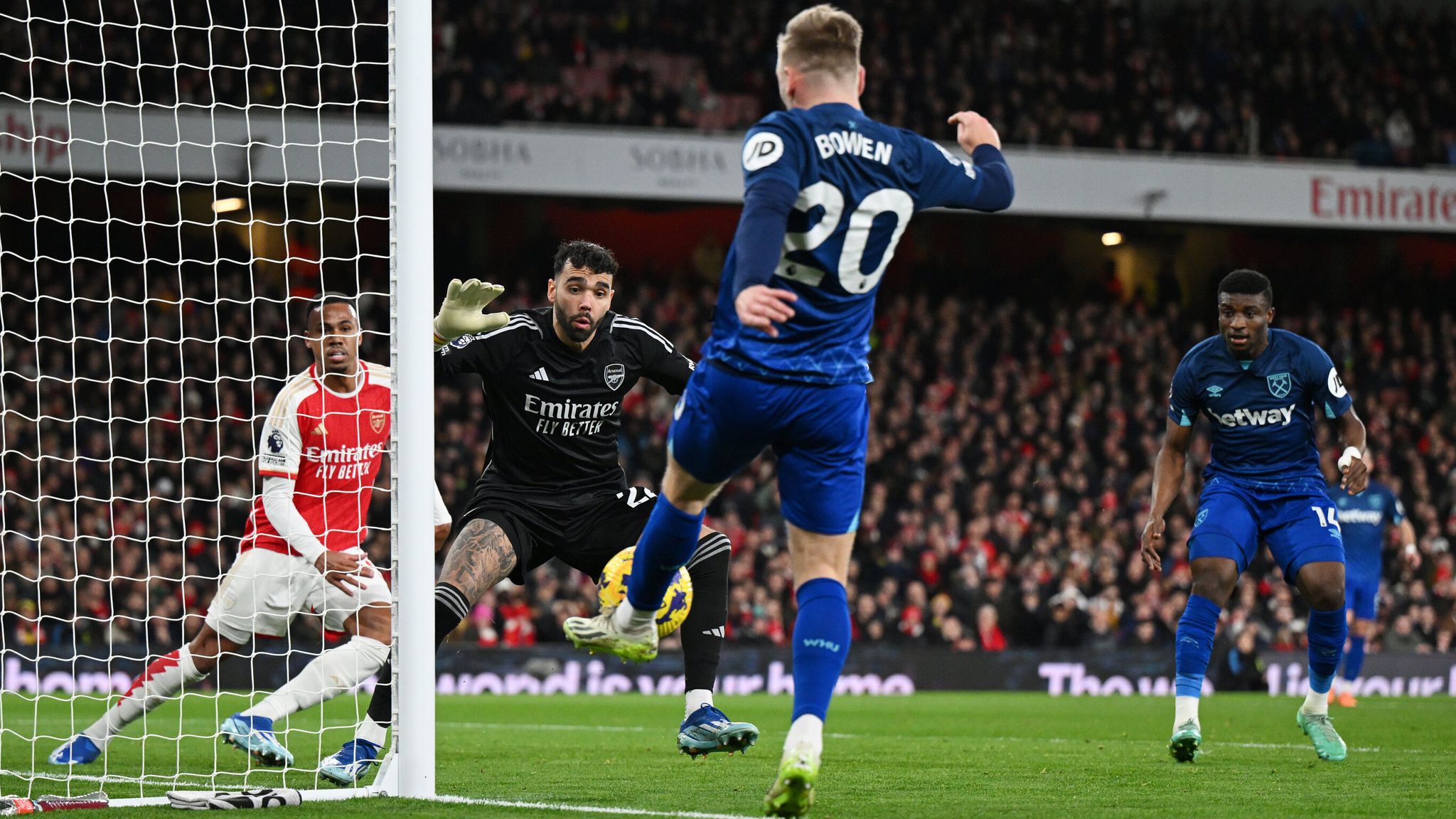 Arsenal 0-2 West Ham: Tomas Soucek's controversial opener and Konstantinos Mavropanos header denies Gunners top spot | Football News | Sky Sports